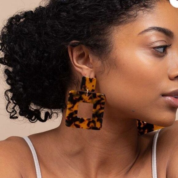 Uncommon James Powerhouse Tortoise Earrings - Picture 2 of 4